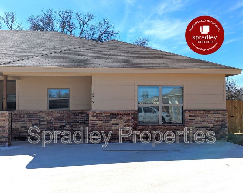 Primary Photo - 1613 Sabine Rd