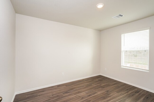 Building Photo - 3005 Wood Lily Dr