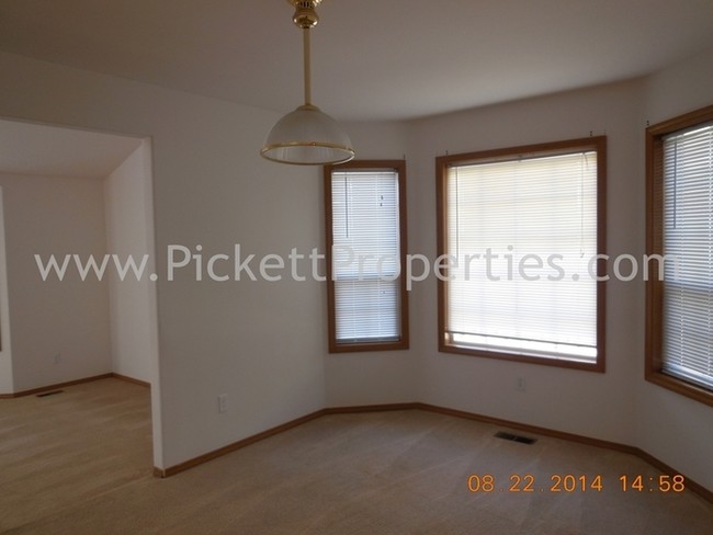 Building Photo - Ridgetop Neighborhood 4 Bedroom