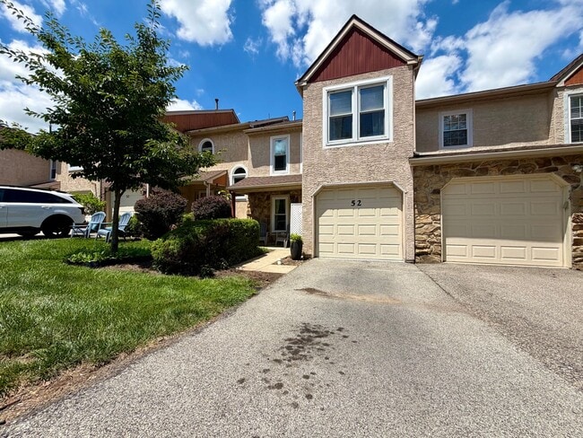 Stunning 3-Bedroom Townhome Nestled in Andorra Woods! Available mid-August! - Stunning 3-Bedroom Townhome Nestled in Andorra Woods! Available mid-August!