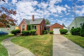 Building Photo - 347 Darrow Ave