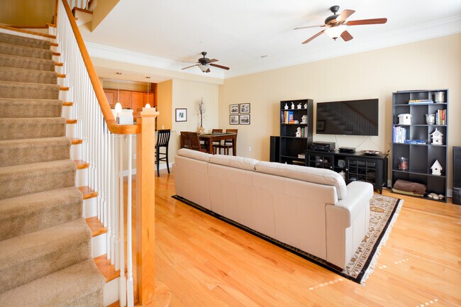 Building Photo - 200 River Landing Dr