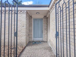 Building Photo - 2706 Oakmont Ln