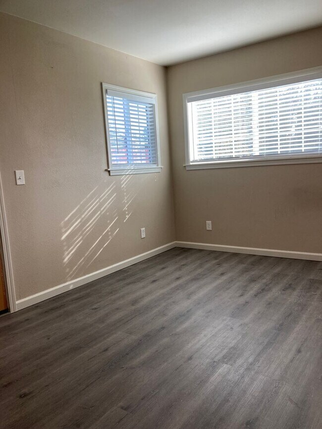 Building Photo - z3205WoolseyRd