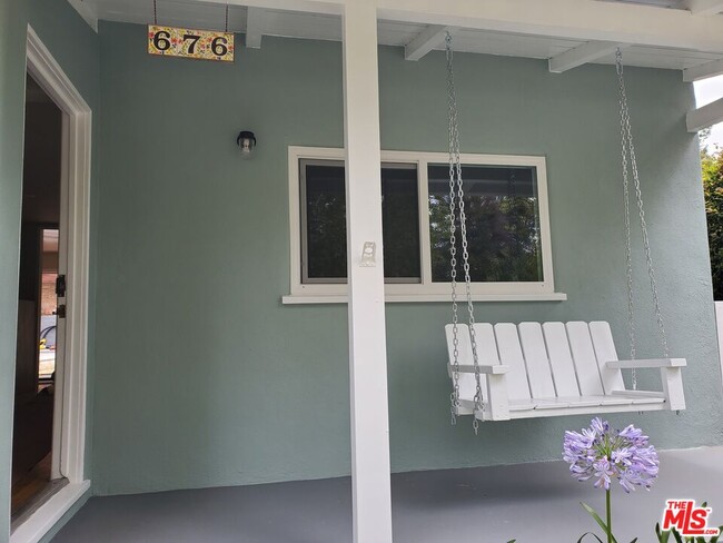 Foto del edificio - 676 Bienveneda Ave
