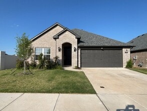 Building Photo - 612 Amenduni Ln