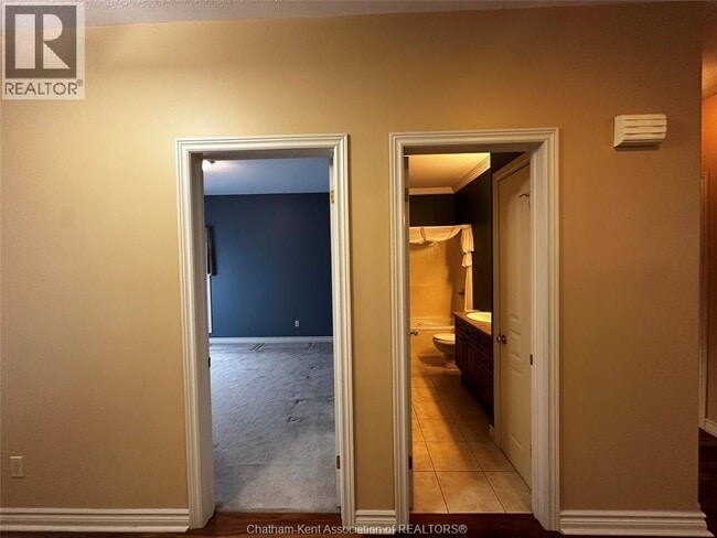 Building Photo - 10 Home Pl