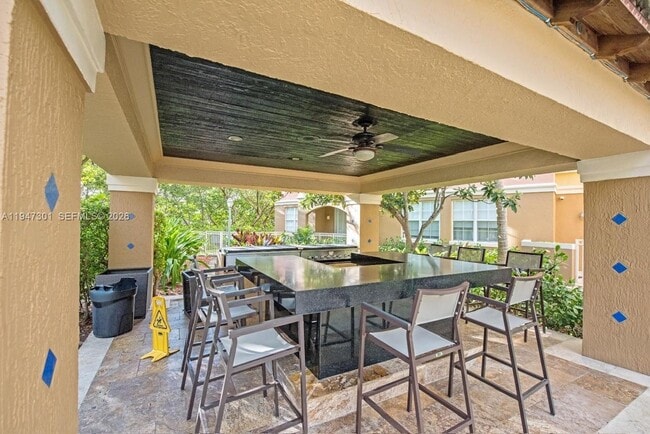 Foto del edificio - 19555 E Country Club Dr