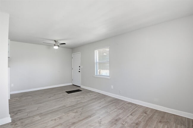 Foto del edificio - 6318 Laramie St