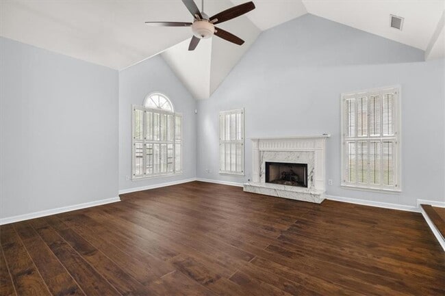 Building Photo - 190 Glen Holly Dr
