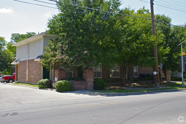 Building Photo - Monarch & Carroll Townhomes