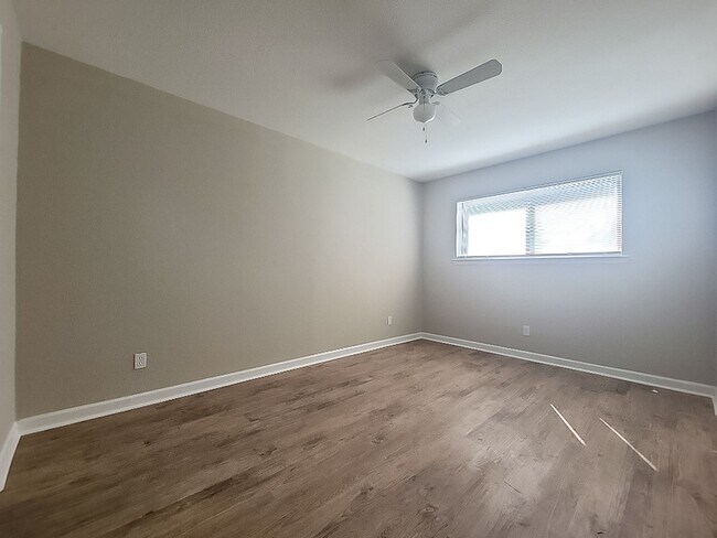 Building Photo - Two Bedroom Townhome