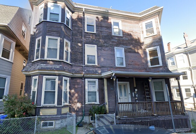 Building Photo - 37 Hillside St
