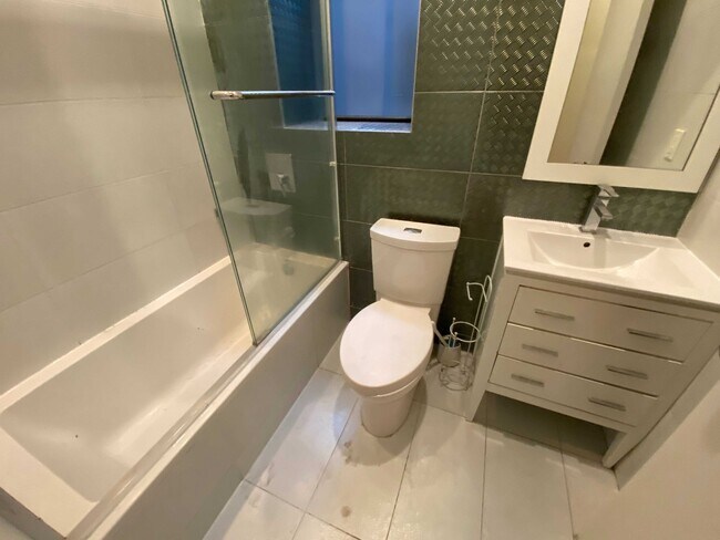 Foto del edificio - 456 Madison St