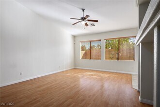 Building Photo - 8133 Chestnut Hollow Ave