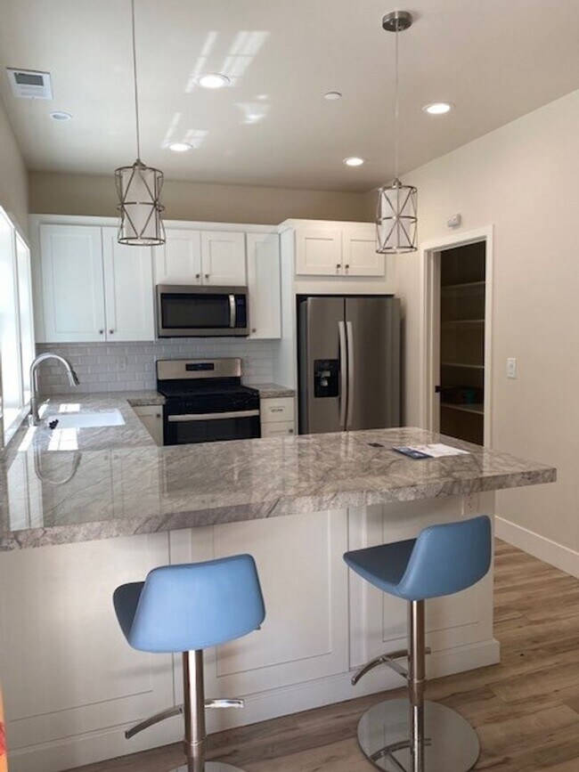 Foto del edificio - Custom Newly Built 2-Story Home Walk to Do...