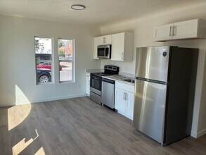 Building Photo - 520 W Garland Ave