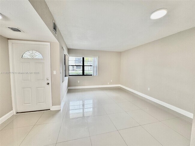 Building Photo - 3840 SW 52nd Ave