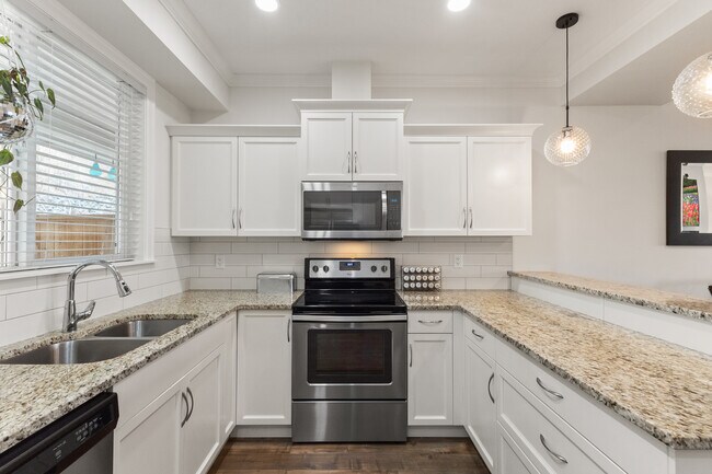 Photo du bâtiment - Townhouse for Rent – Hillcrest Lane, Chilliwack