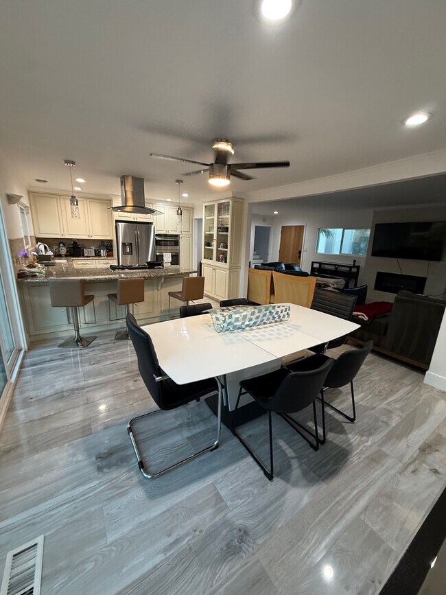 Foto del edificio - 2396 Redlands Dr