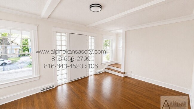 Foto del edificio - Spacious Home in Oak Park SW