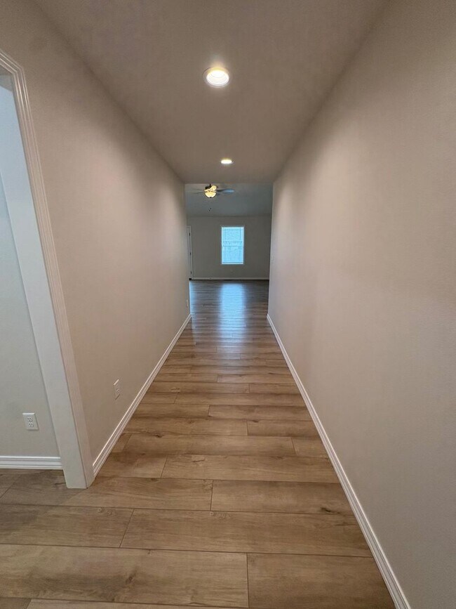 Building Photo - Check out this beautiful newly built 3-bedroom, 2-bathroom home in Springfield!