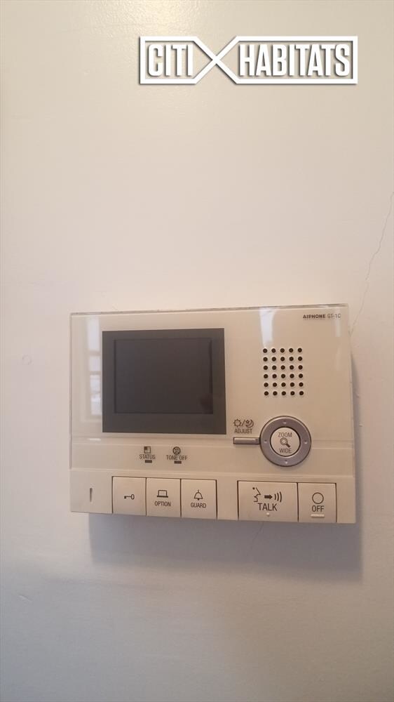 Building Photo - 406 E Fordham Rd