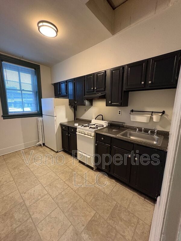 Building Photo - 594 Madison Ave