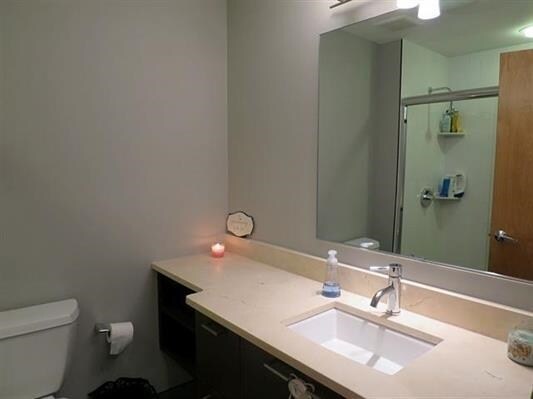 Building Photo - 662 1st St