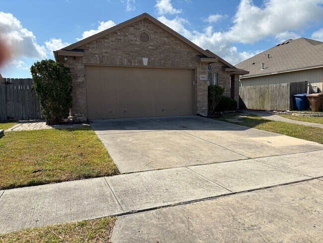 Building Photo - 3902 Las Bahias Dr