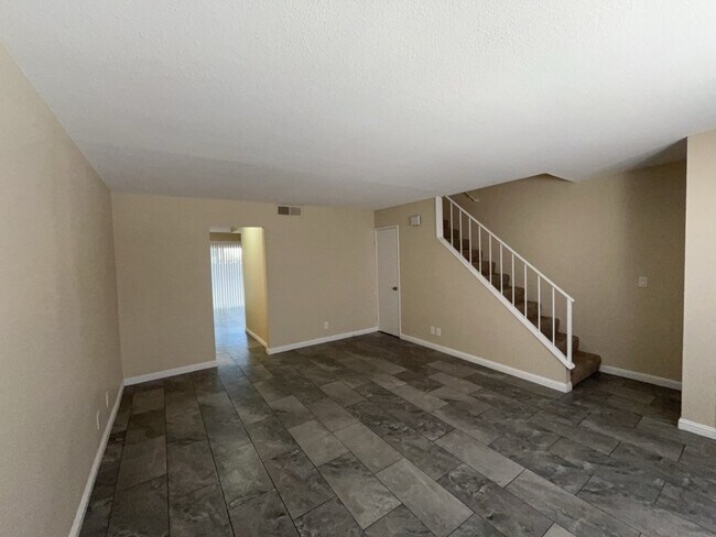 Building Photo - Enjoy the vibrant lifestyle of Las Vegas f...