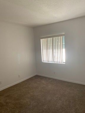 Building Photo - Spacious beachside townhouse