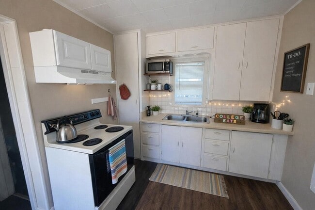 Building Photo - 2220 20th St