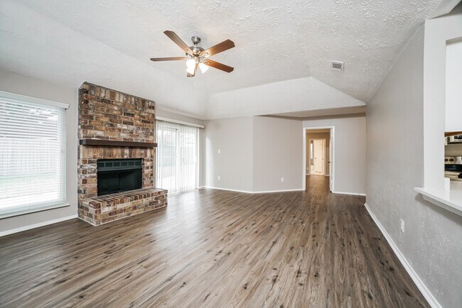Building Photo - Beautiful 3-Bedroom Home in Houston, TX