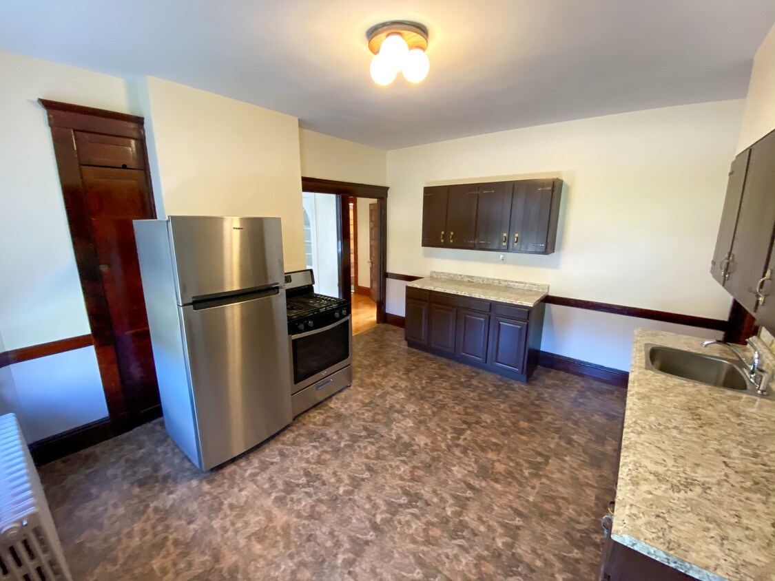 Primary Photo - 1250 Fellsway