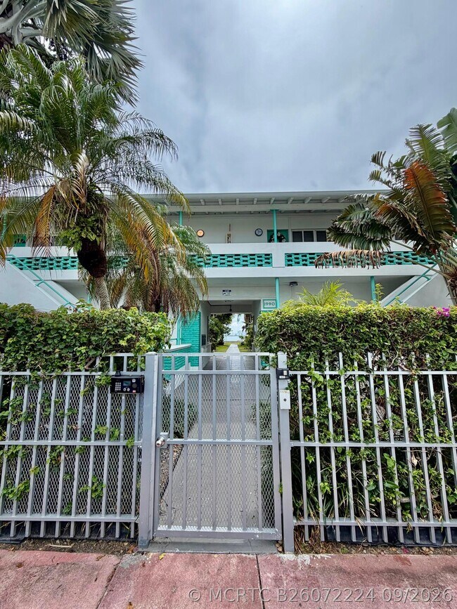 Foto del edificio - 1980 Bay Dr