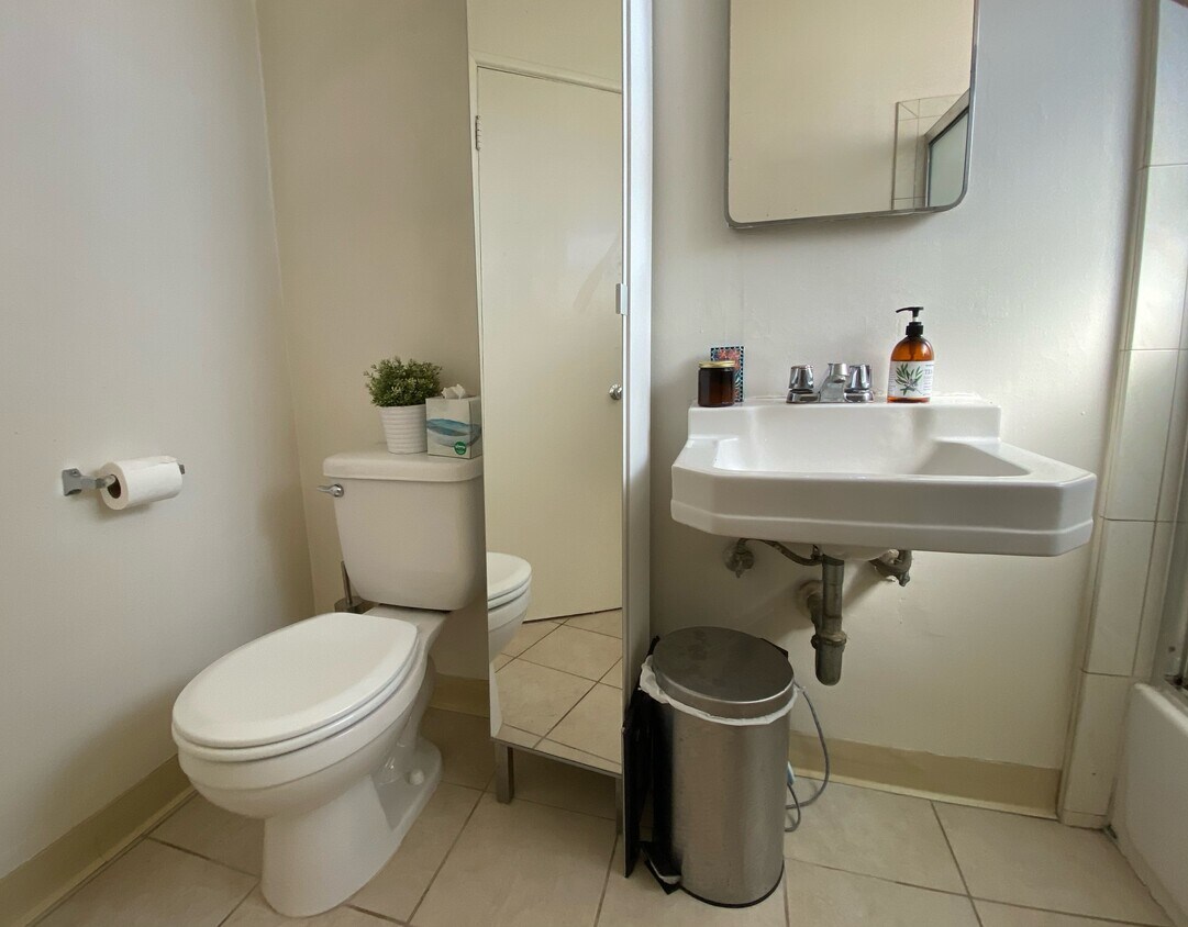Bathroom - 13950 Burbank Blvd