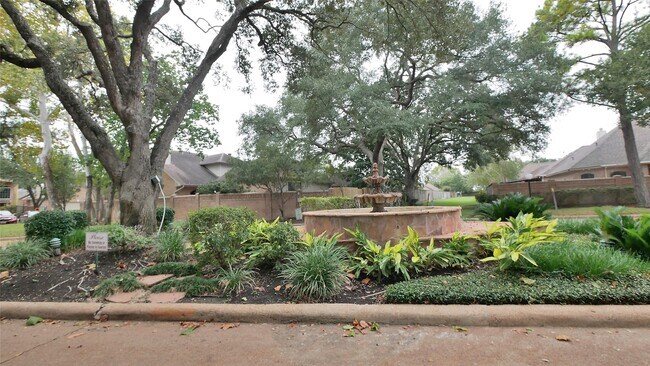 Building Photo - 8003 Oakwood Forest Dr