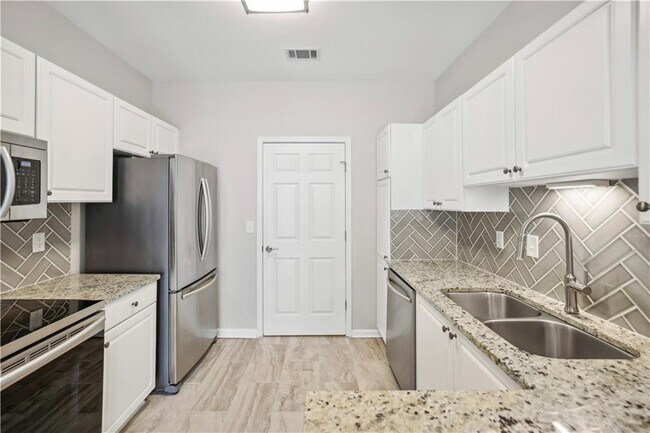 Foto del edificio - 7110 Woodland Ln