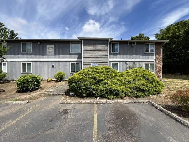 Building Photo - Spacious Corner Apartment with Three Bedrooms, Open Living Space & Modern Kitchen