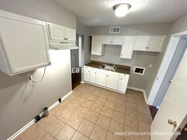 Foto del edificio - 3276 Aden St