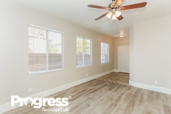 Foto del edificio - 8913 Trickling Springs Ct