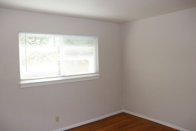 Foto del edificio - 3 Bedroom/ 2 Bath Original Rancher in Santa Clara