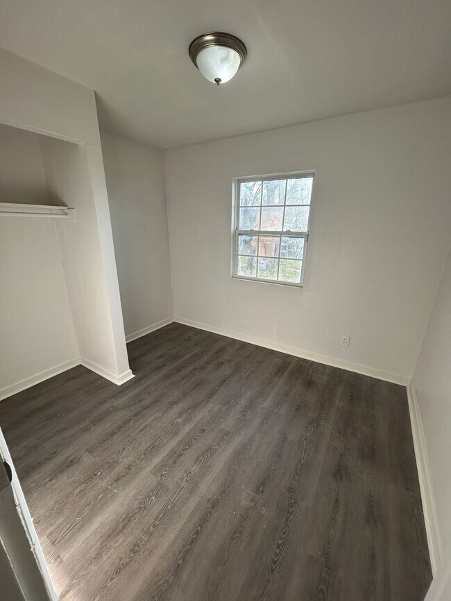 Foto del edificio - For Lease