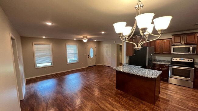 Building Photo - 4 Willow Oak Ln