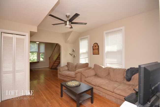 Foto del edificio - 1241 W Barry Ave