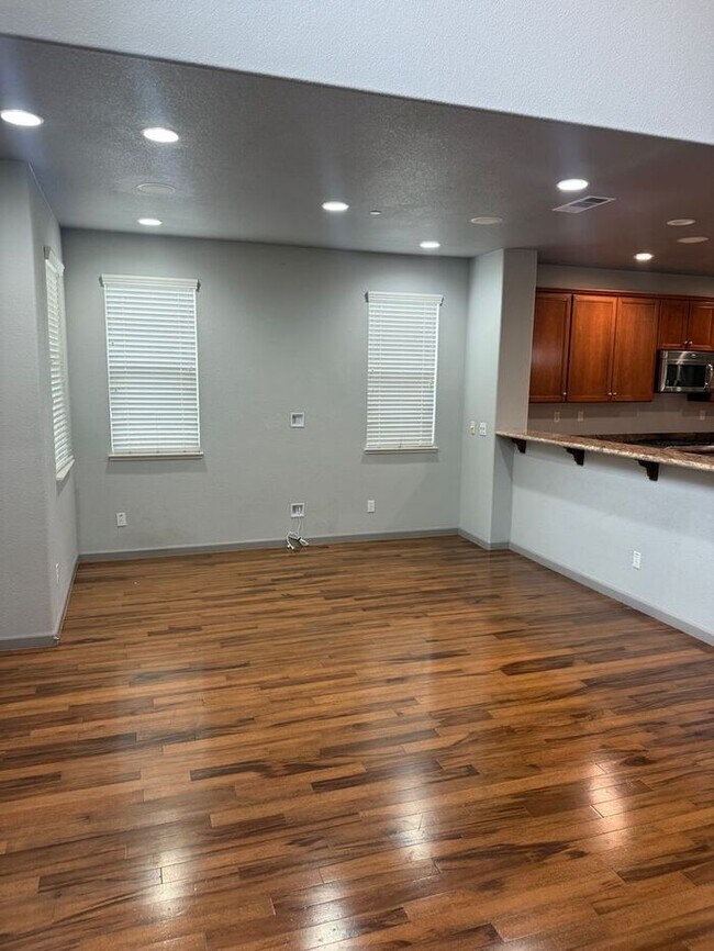 Foto del edificio - Beautiful 3 Bedrooms 2.5 Bath