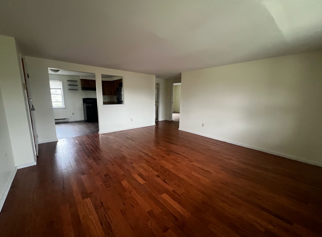 Sala de estar / Comedor 01 - 106 County Rte 11A