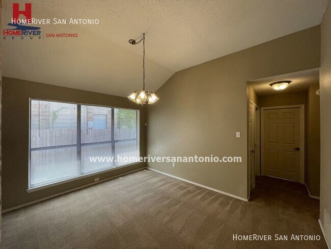 Foto del edificio - 940 Hedgestone Dr