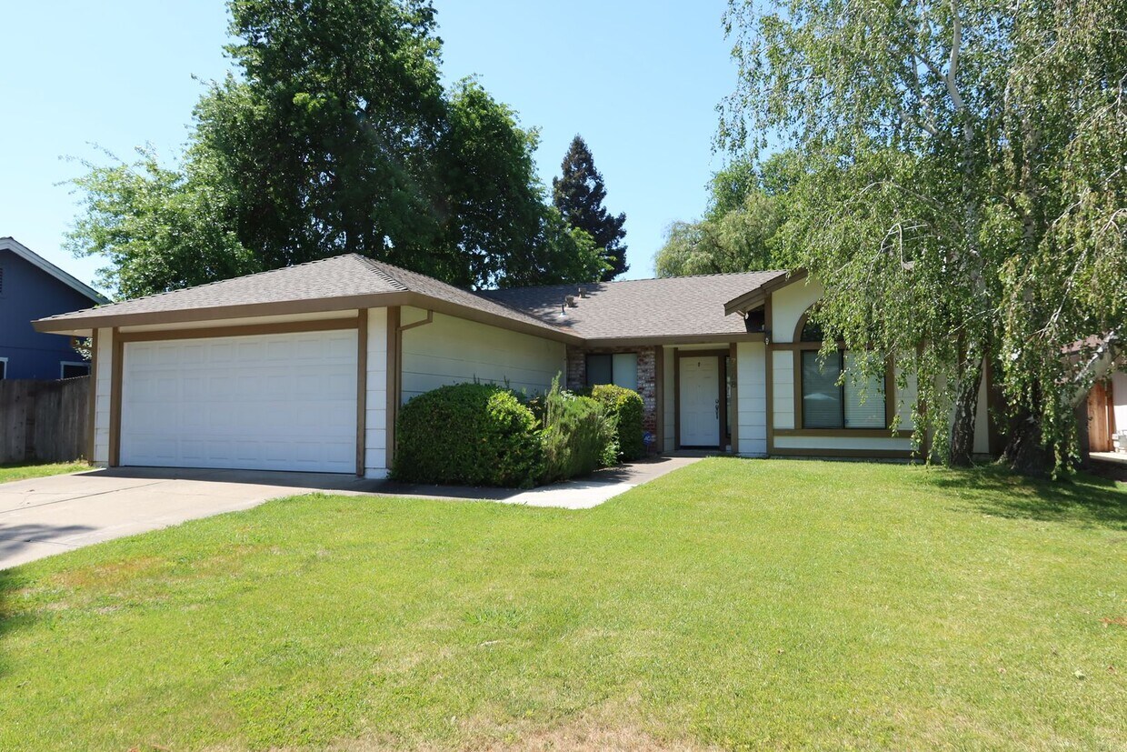 Primary Photo - 3 Bedroom, 2 Bath, 2 Car garage in the Poc...